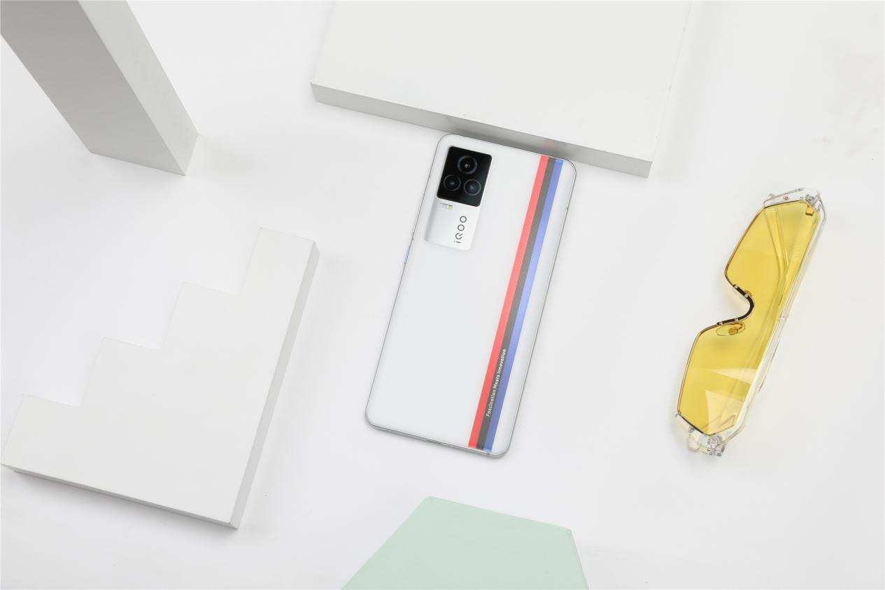 iqoo7传奇版和普通的有什么区别,iqoo7传奇版和普通版的有区别吗