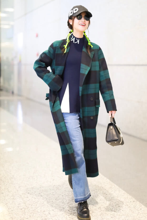 蓝盈莹不化妆的照片,蓝盈莹机场照