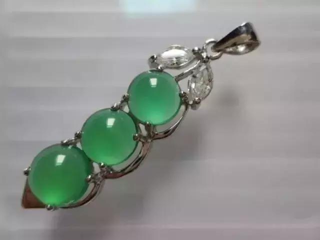 翡翠玛瑙玉髓碧玺区别,玛瑙和玉髓的区别哪个值钱