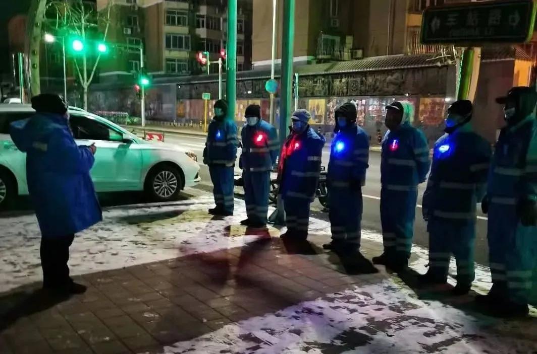 实拍!-10℃阵风7级,通州街头4000余名环卫工人在岗,消杀清扫防控疫情