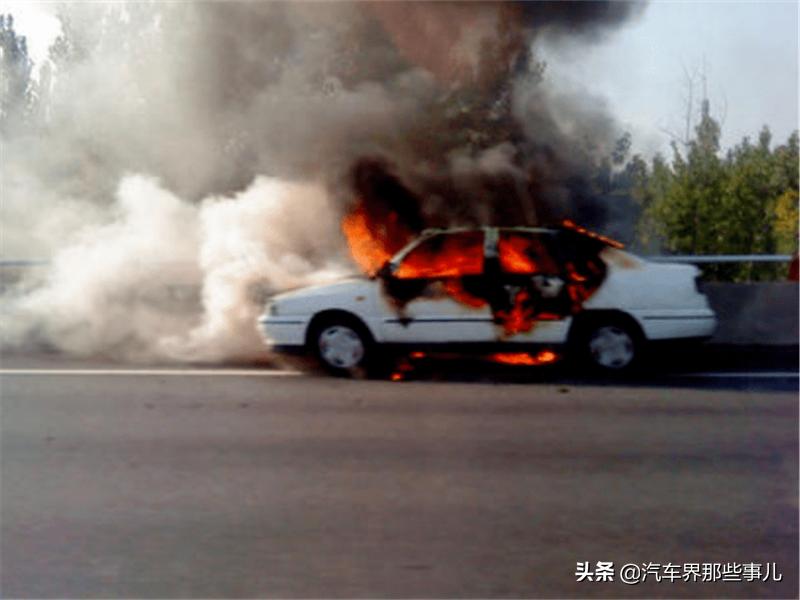 汽车长时间暴晒对内饰的损害,汽车长时间晒掉漆