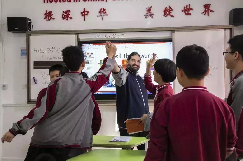 华美学校今天有什么活动,邀请函开放日英语