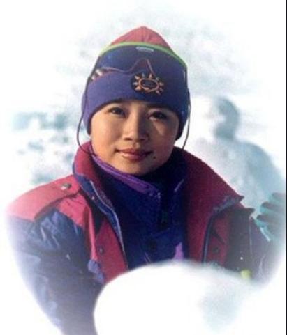 真正的歌坛一姐李娜,李娜出家前最后一次唱青藏高原