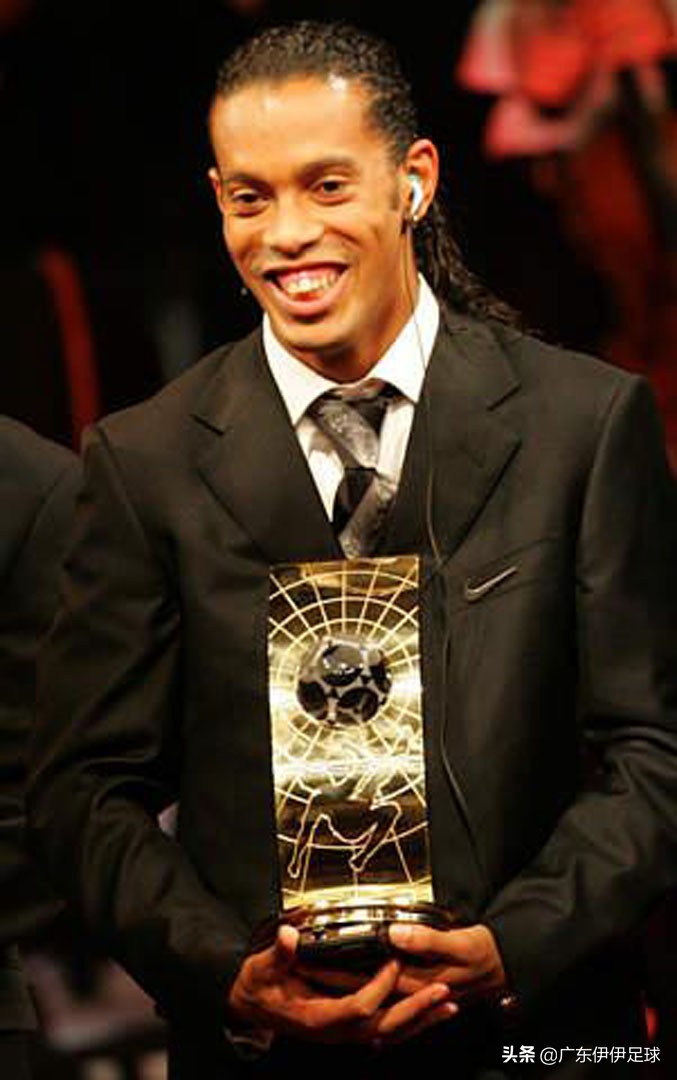 小罗足球精灵魔法时刻,小罗极致过人节奏球感