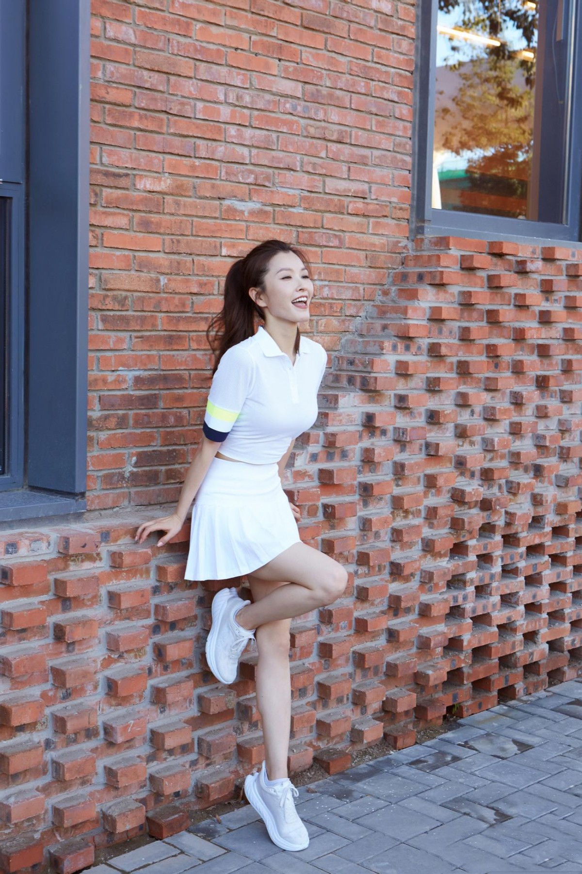 徐洁儿穿条纹裙子的视频,徐洁儿黑白刺绣裙