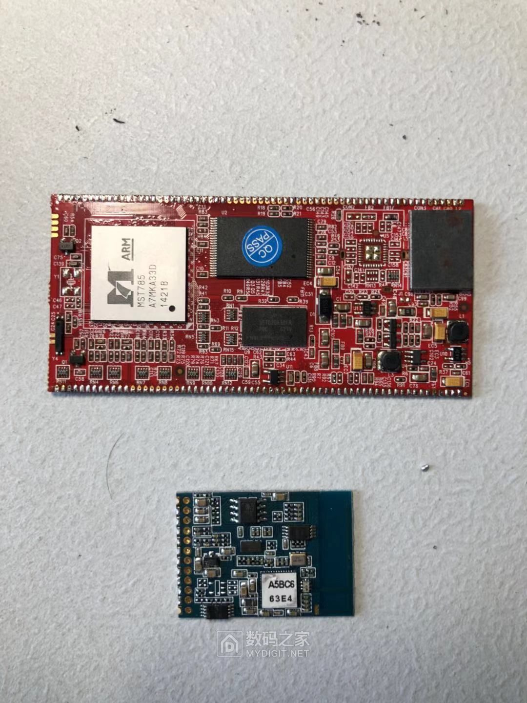 高能炫技爱折腾!奥迪Q5车机加装AV视频输入可玩游戏“坦克大战”