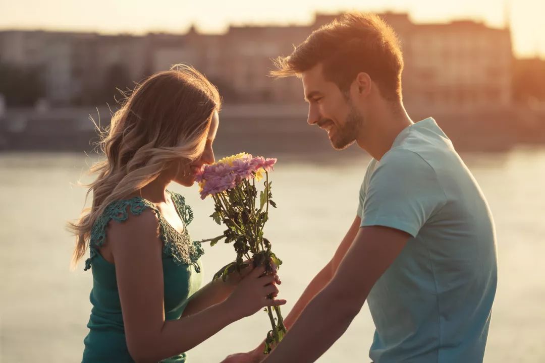 外国人谈恋爱真的好吗,外国人结婚都是aa制吗