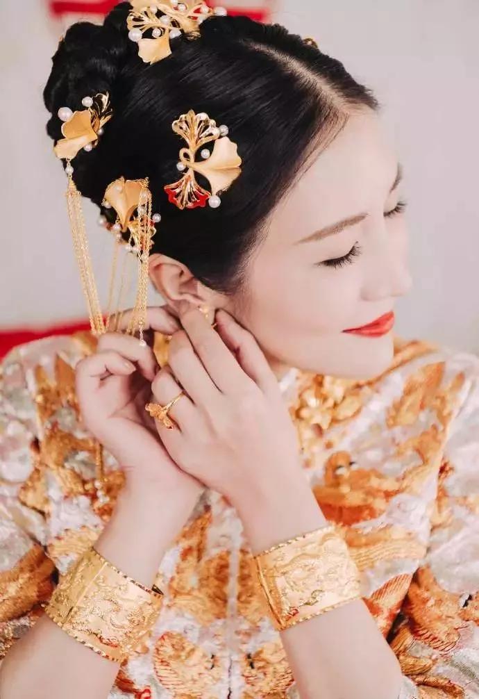 结婚三金都买些什么 (结婚三金都包含什么一定要买吗)