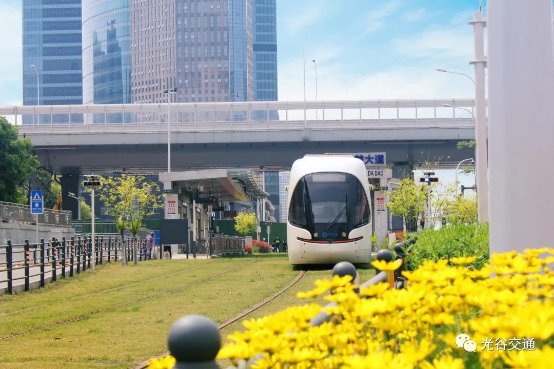 国庆期间，诚邀全国游客，免费乘“量子号”畅游美丽光谷