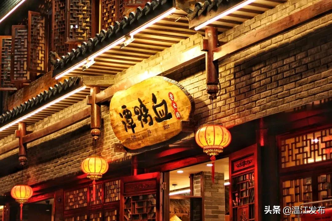 支援武汉的医护去吃火锅,四川医护人员支援武汉