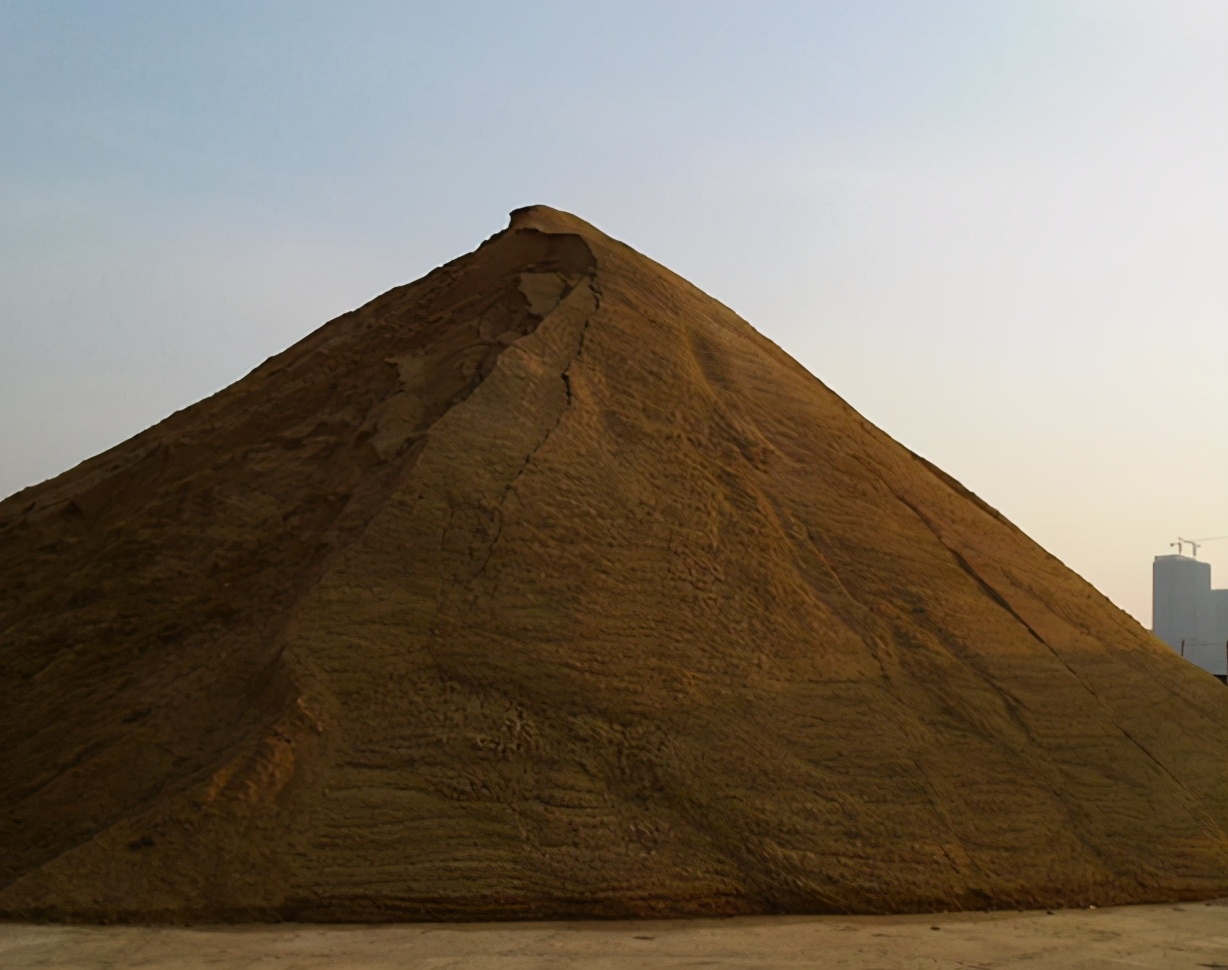 沙漠那么多沙子为什么不用来建房,沙漠的沙子为什么不能做建筑砂