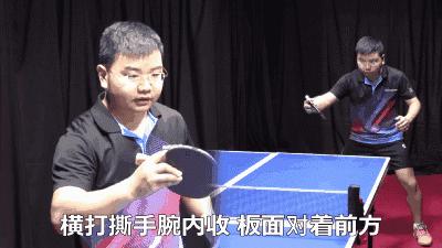 专业运动员的反手攻球训练视频,专业反手高远球慢动作