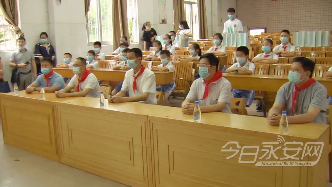 满意在三明伴我行视频,尤溪县领导看望慰问少年儿童