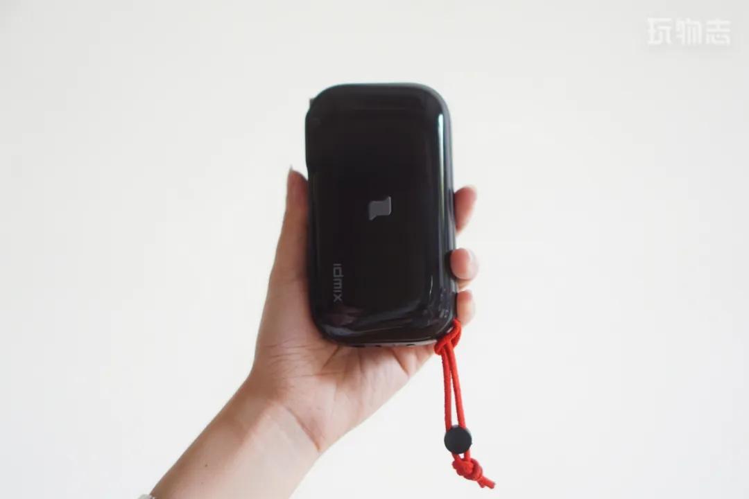 多功能充电宝任何设备都可以充电,三合一充电宝自带充电头