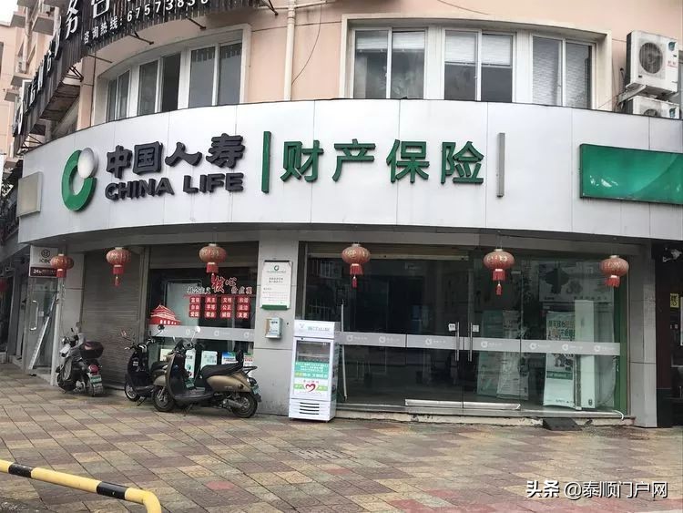 浙江龙泉爱心冰箱免费拿水喝,温州供电公司为爱心冰柜添水