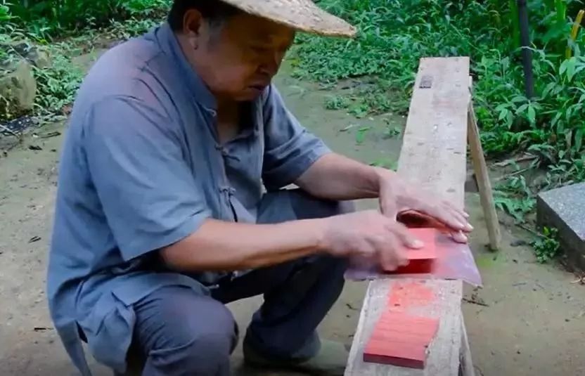 中国大爷手造神器被夸“鲁班再世”，外媒见识不一样的中国功夫