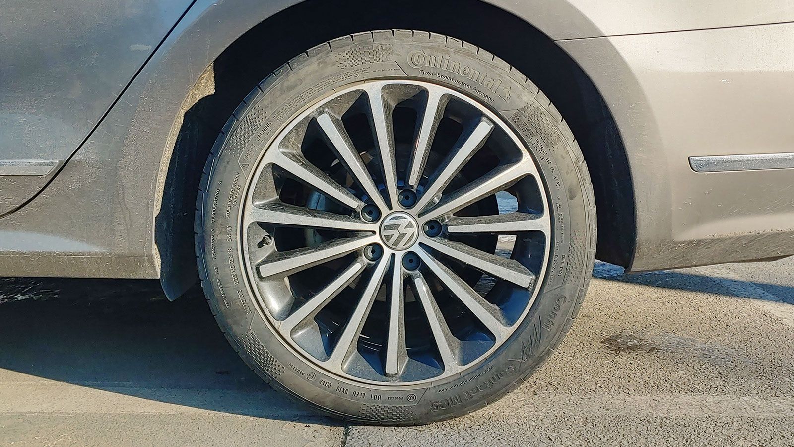 这辆*萨特帕**御尊版1.8T性价比不错：大半喷涂5年半价