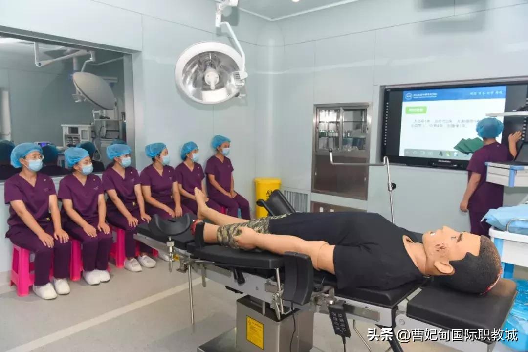 让我们走近白衣天使,走近白衣天使听听他们的心声