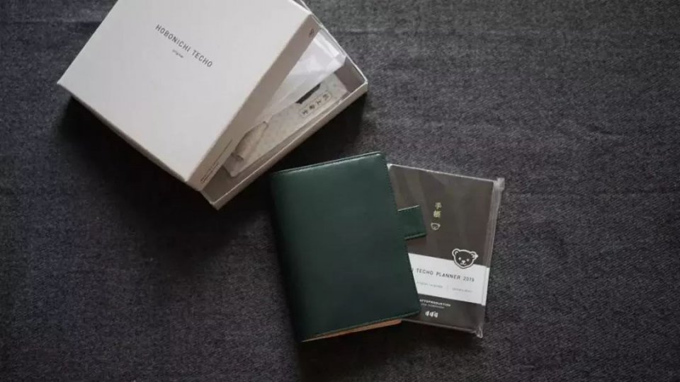 厌倦了红黄棕不妨来款高级感发色,厌倦了高级黑白灰