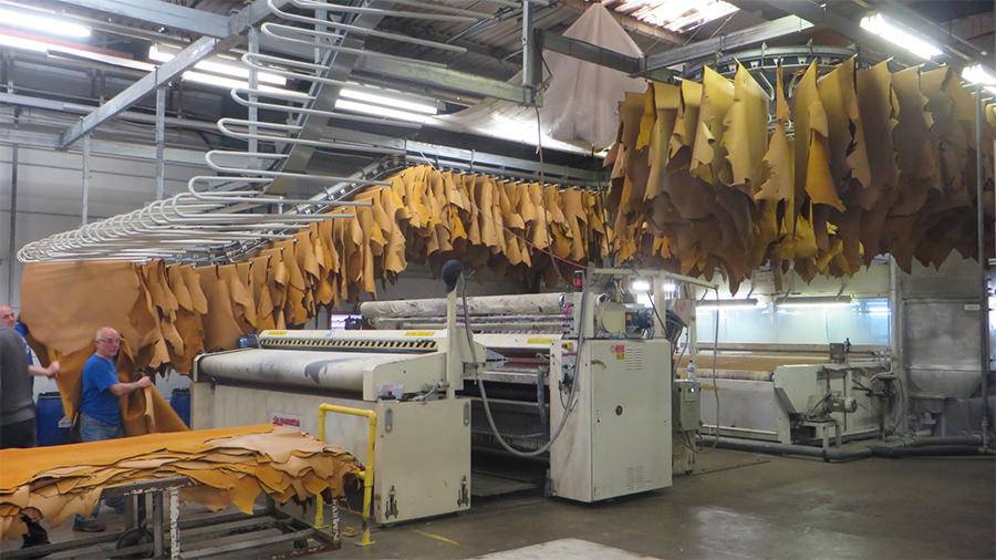 皮鞋松了有什么办法解决,皮鞋一只松一只紧是怎么回事