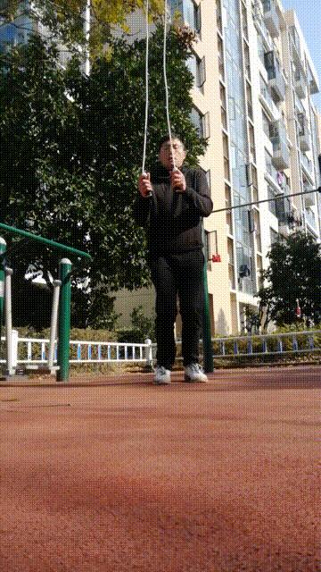 花式跳绳左右甩绳动作要领,花式跳绳甩绳打圈跳法