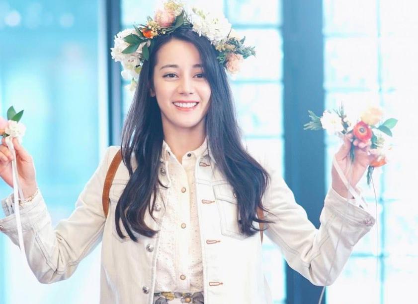 杨幂最著名的小迷弟,盘点杨幂17岁到34岁颜值变化