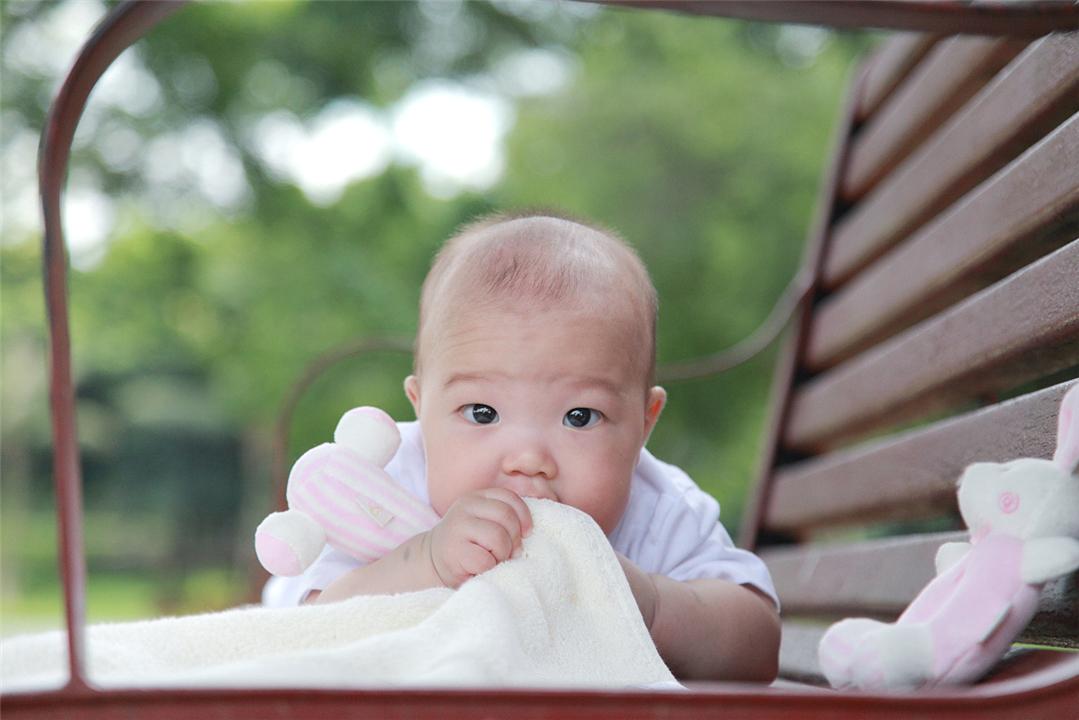 宝宝拍百天照怎么拍视频,宝宝拍百天照摄影技巧