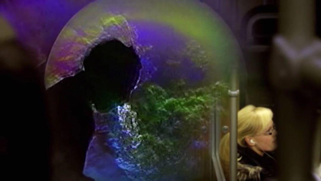 一边哭一边笑但不是很想笑,一边笑一边哭的厉害