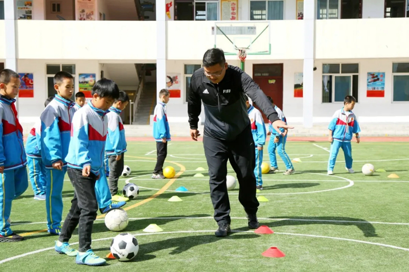 让体育梦想生根发芽省体育健康行“五进”活动走进眉县