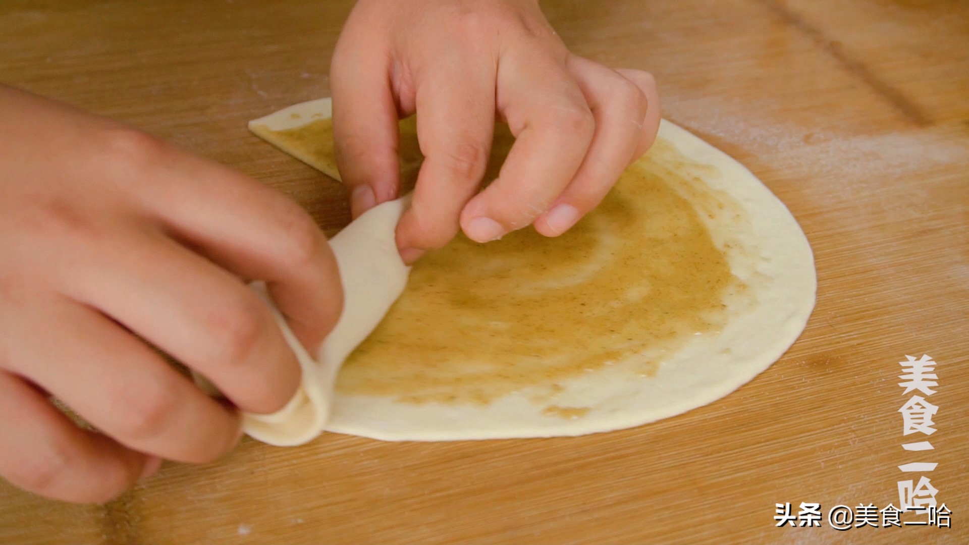 薄电饼铛烙饼的做法,电饼铛烙薄薄的饼做法