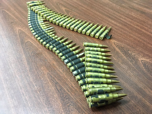 两千块钱的awm狙击枪,花3万买吃鸡装备