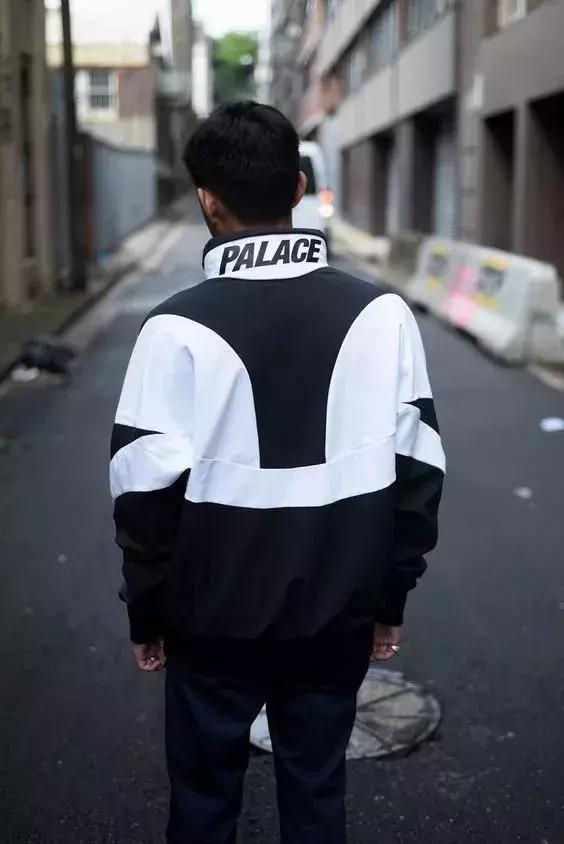 潮爆了｜冬天羽绒服穿腻了，可以试试这种复古运动风