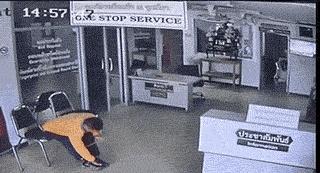 每天笑不停现代版原唱,托马斯回旋踢飞踢