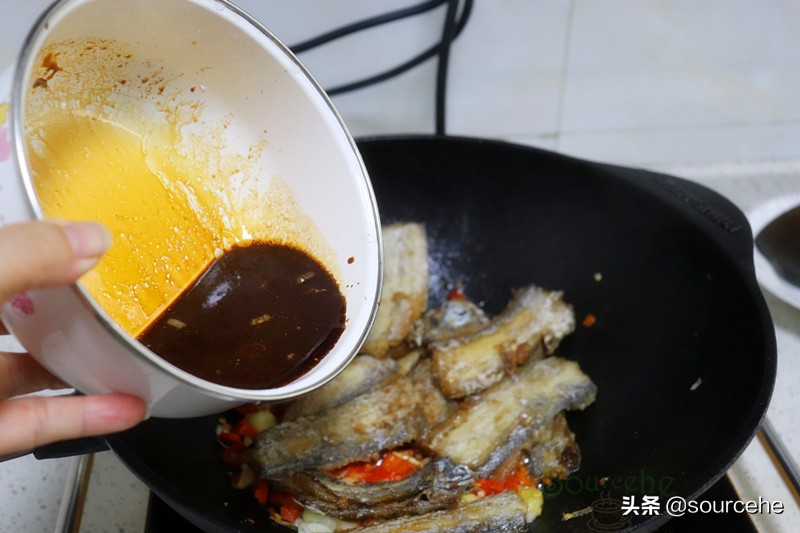 红烧带鱼好吃入味的方法,用红烧料做红烧带鱼家常做法