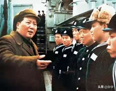 “邱小姐”宣传照流出后，周恩来紧急指示：必须把地面部分裁掉