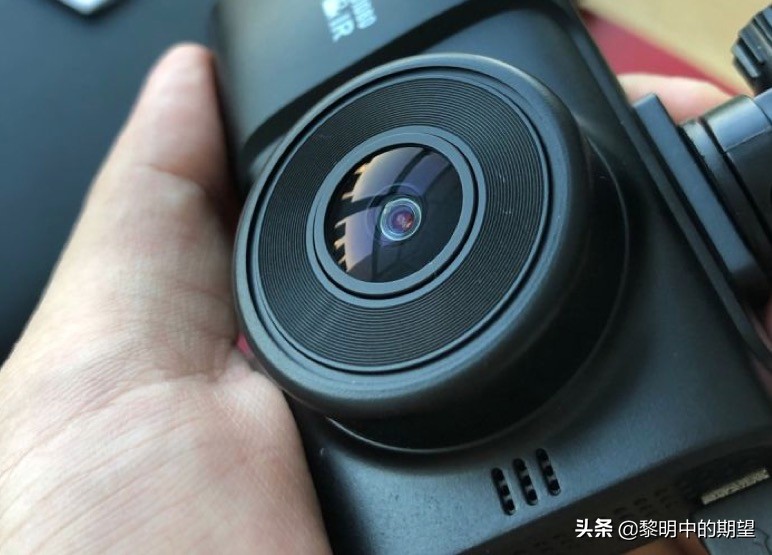 记录仪无光夜视和星光夜视哪个好,行车记录仪夜间推荐测评