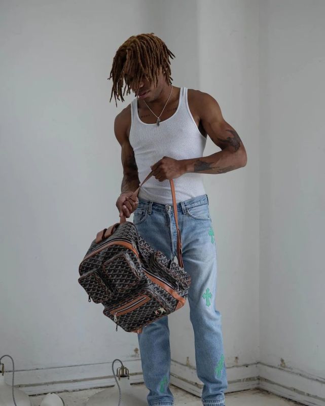 Kanye侃爷的原味儿包卖了35万！哈哈哈哈哈哈啊牛批