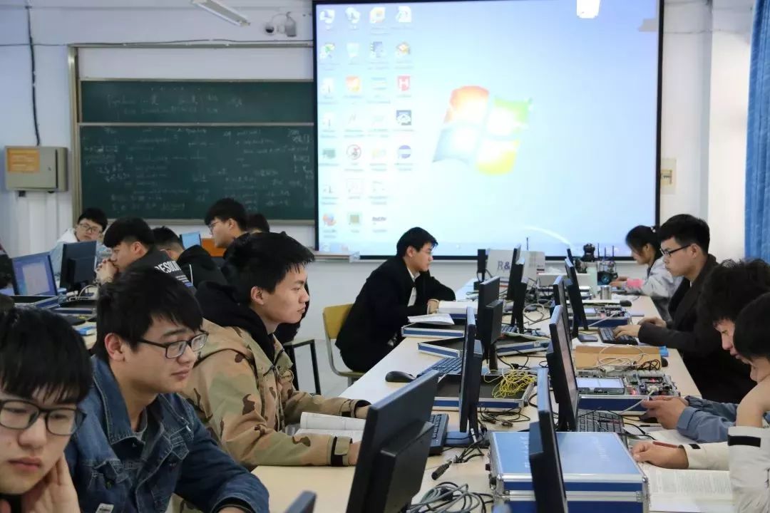 院系风采|你想了解的-信息工程学院，都在这儿