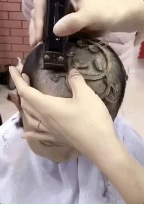 自己在家剪头发又染头发,在家自己给小女孩剪头发