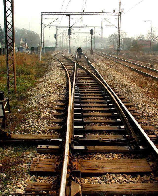 中国最远最便宜的一趟火车,中国最慢的火车最低票价2元