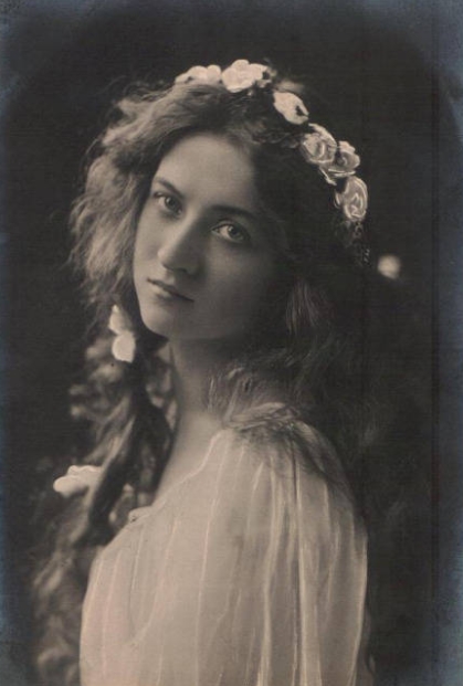 “世纪美女”传奇：三次婚姻失败无儿女，蓝颜知己留遗嘱为她送终