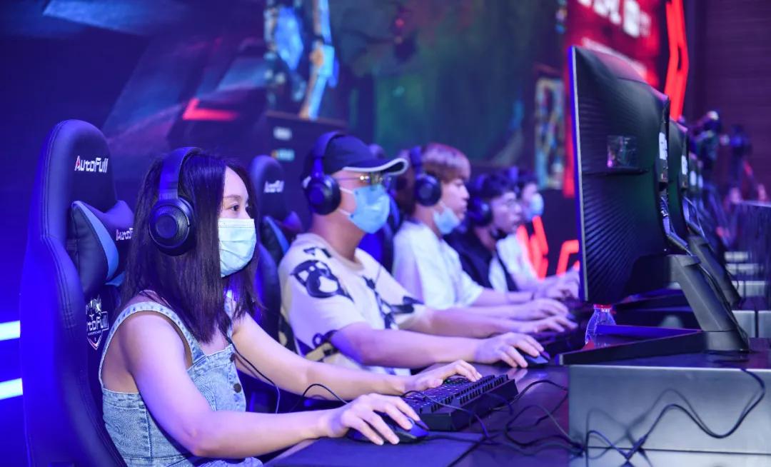 这届年轻人都在刷的屏，被TCL悄悄干到了世界第一