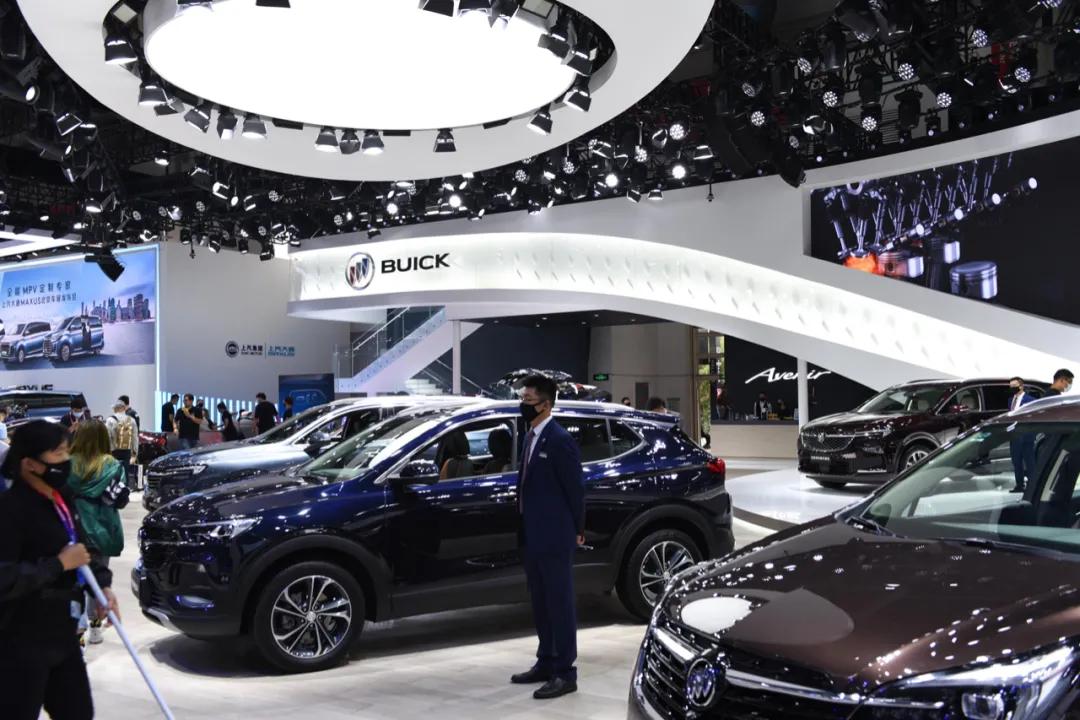 国产家轿不将就，现场堪比迪士尼，北京车展除了新车还看些啥？