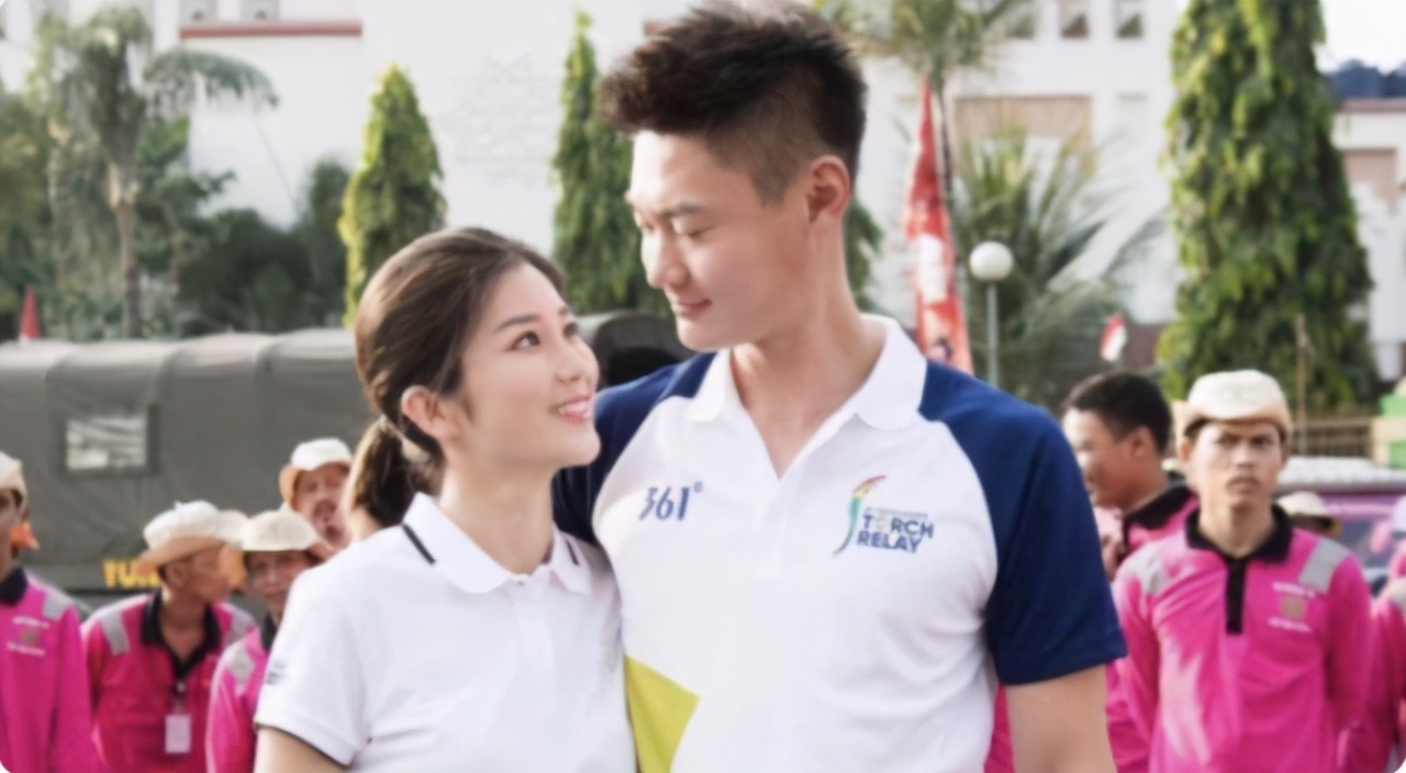 美女主播爆运动员丈夫孕期家暴还被拔指甲，男方甩锅激素太无语