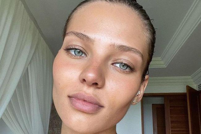 俄罗斯网红在印尼神山拍不雅视频被通缉，步光身骑大象女模后尘