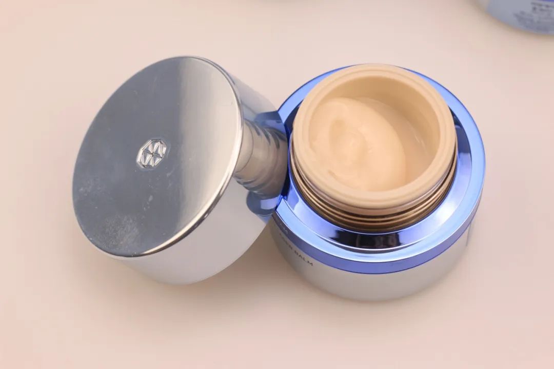 柳絮又又又又又又糊了我一脸，今天你涂面霜了没~