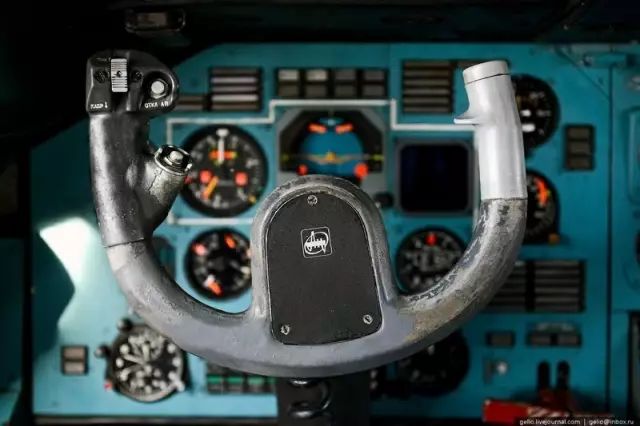 全面探索安-225，这个世上最大的飞机，32个轮子640吨起飞重量