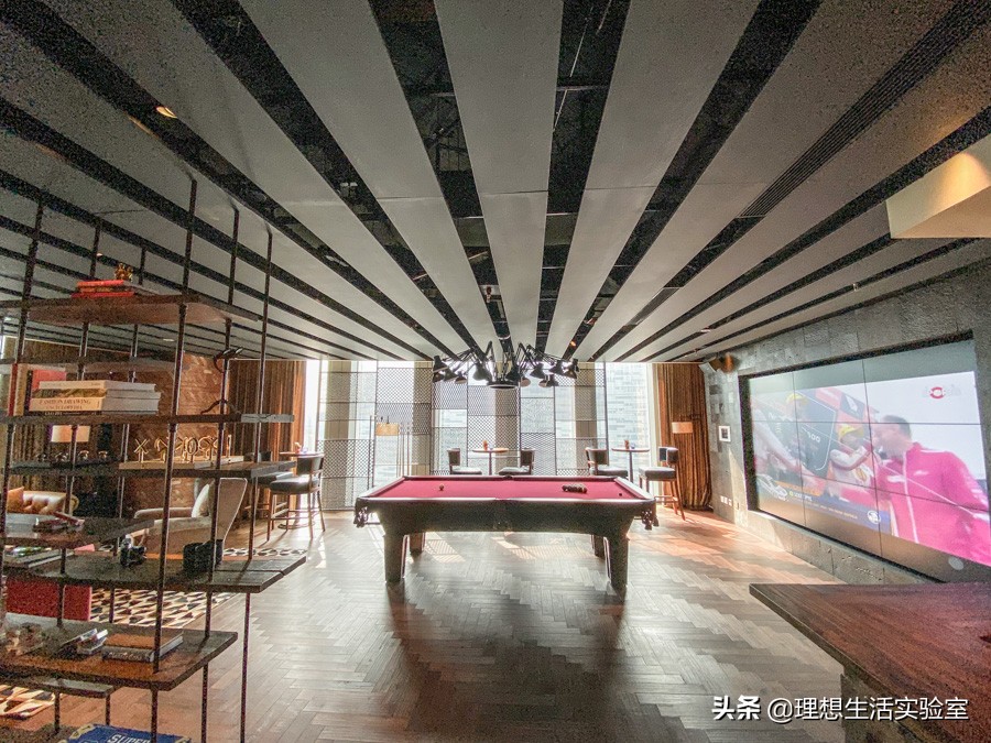 住在广州瑰丽酒店看外面风景,广州瑰丽酒店看到整个广州夜景