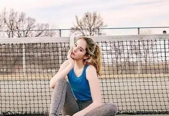 心动！15岁网球少女因全身照爆红，天生*物尤**、身材很不错