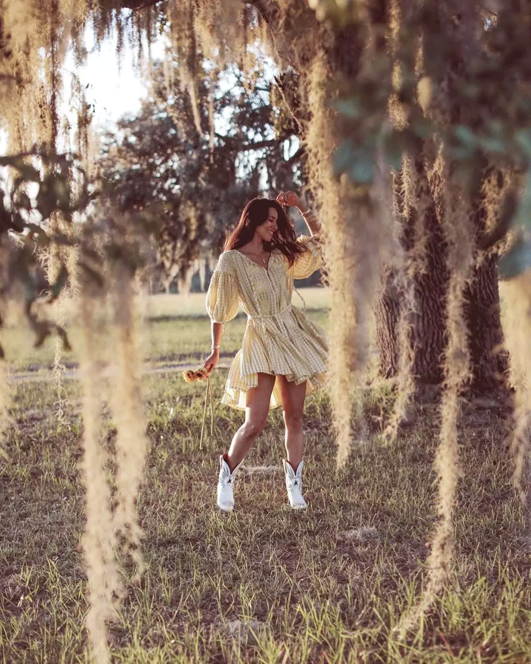 这种靴子长得这么丑又显腿短，可刘雯、泫雅却爱得要死